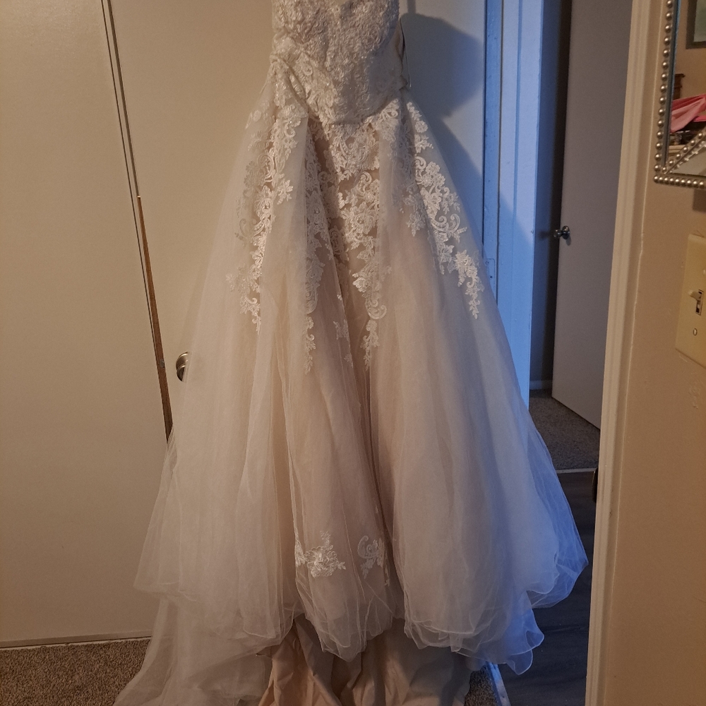 David's Bridal *NEW* Wedding Gown Size 8